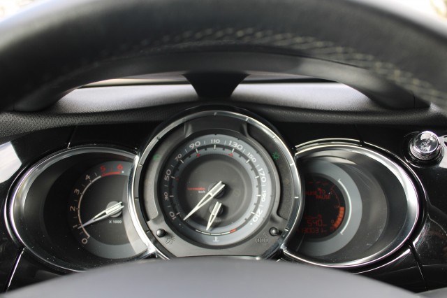 CITROEN DS3 1.6 E-HDI 92pk So Chic ECC/cruise/navi/PDC/trekhaak 1e eigenaar, Autobedrijf Roetert, Loenen