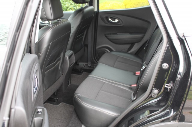 RENAULT KADJAR 1.2 TCE 130pk Intens ECC/cruise/navi/camera/PDC/trekhaak, Autobedrijf Roetert, Loenen