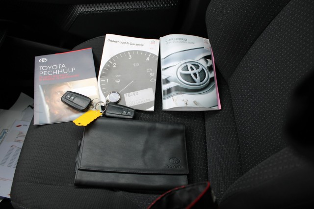 TOYOTA C-HR 1.8 122pk Hybrid Automaat Active ECC/Cruise/Navi/Camera, Autobedrijf Roetert, Loenen