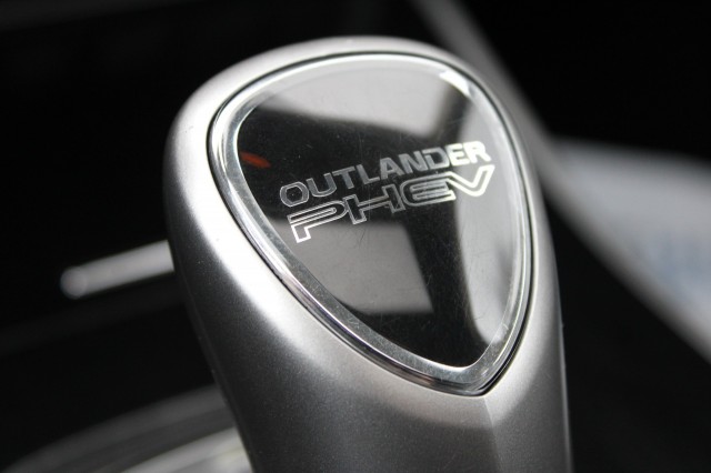 MITSUBISHI OUTLANDER 2.0 PHEV PRESTIGE, Autobedrijf Roetert, Loenen