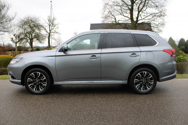 MITSUBISHI OUTLANDER 2.0 PHEV PRESTIGE, Autobedrijf Roetert, Loenen