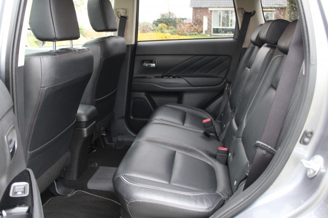 MITSUBISHI OUTLANDER 2.0 PHEV PRESTIGE, Autobedrijf Roetert, Loenen