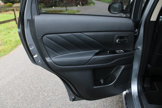 MITSUBISHI OUTLANDER 2.0 PHEV PRESTIGE, Autobedrijf Roetert, Loenen