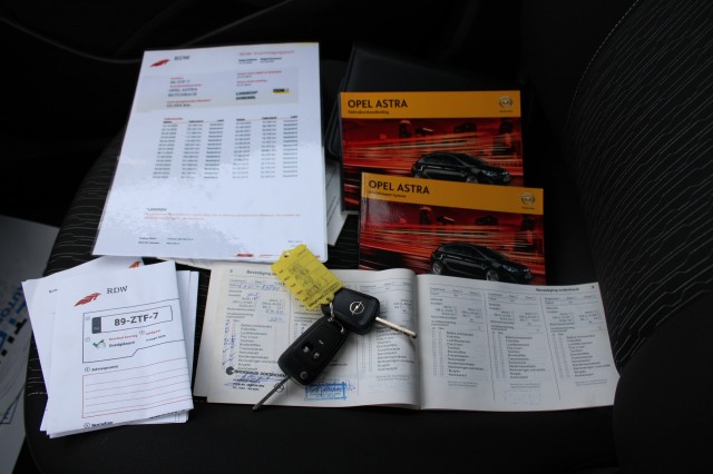 OPEL ASTRA 1.4 Turbo 140pk Cosmo Sedan airco/cruise/lm velgen, Autobedrijf Roetert, Loenen