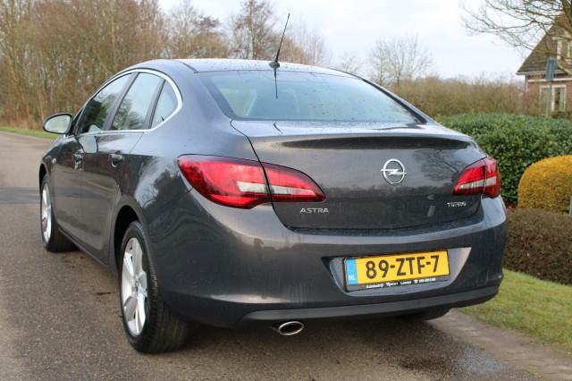 OPEL ASTRA 1.4 Turbo 140pk Cosmo Sedan airco/cruise/lm velgen, Autobedrijf Roetert, Loenen