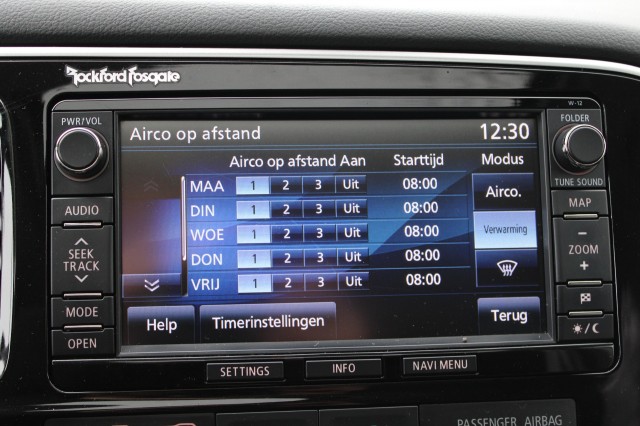 MITSUBISHI OUTLANDER 2.0PHEV 203pk Instyle automaat 4WD/leer/ECC/cruise/navi/schuifdak/standkachel/trekhaak, Autobedrijf Roetert