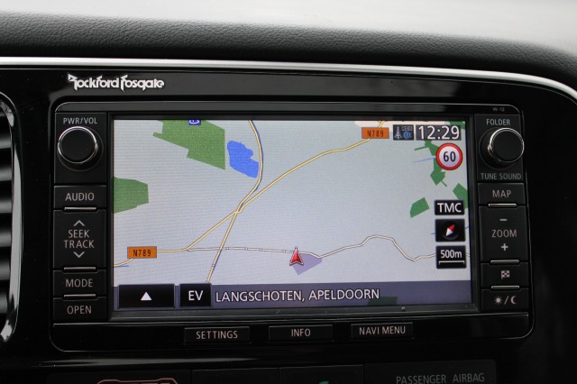 MITSUBISHI OUTLANDER 2.0PHEV 203pk Instyle automaat 4WD/leer/ECC/cruise/navi/schuifdak/standkachel/trekhaak, Autobedrijf Roetert