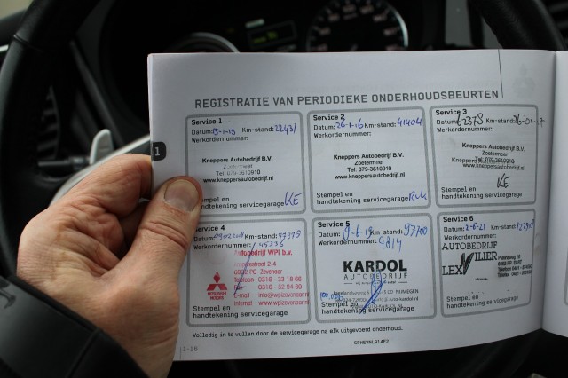 MITSUBISHI OUTLANDER 2.0PHEV 203pk Instyle automaat 4WD/leer/ECC/cruise/navi/schuifdak/standkachel/trekhaak, Autobedrijf Roetert