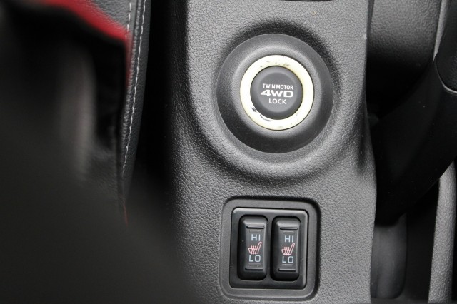 MITSUBISHI OUTLANDER 2.0PHEV 203pk Instyle automaat 4WD/leer/ECC/cruise/navi/schuifdak/standkachel/trekhaak, Autobedrijf Roetert