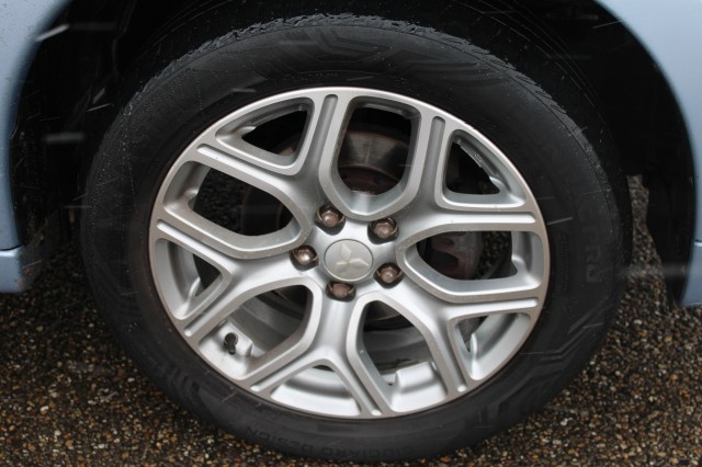 MITSUBISHI OUTLANDER 2.0PHEV 203pk Instyle automaat 4WD/leer/ECC/cruise/navi/schuifdak/standkachel/trekhaak, Autobedrijf Roetert