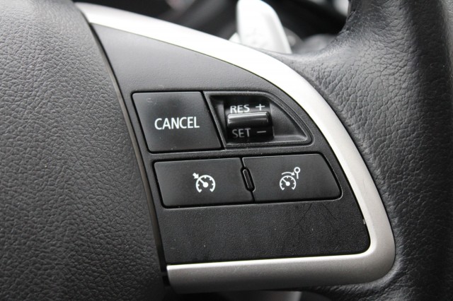 MITSUBISHI OUTLANDER 2.0PHEV 203pk Instyle automaat 4WD/leer/ECC/cruise/navi/schuifdak/standkachel/trekhaak, Autobedrijf Roetert