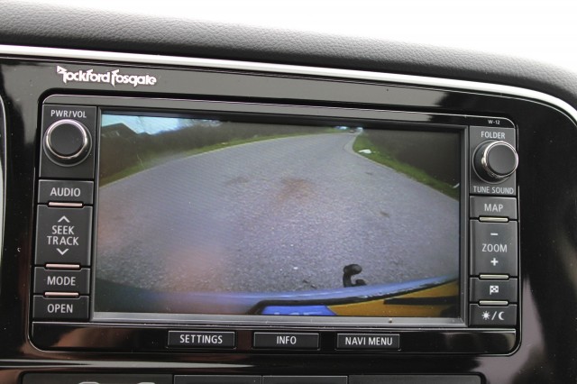 MITSUBISHI OUTLANDER 2.0PHEV 203pk Instyle automaat 4WD/leer/ECC/cruise/navi/schuifdak/standkachel/trekhaak, Autobedrijf Roetert