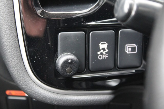 MITSUBISHI OUTLANDER 2.0PHEV 203pk Instyle automaat 4WD/leer/ECC/cruise/navi/schuifdak/standkachel/trekhaak, Autobedrijf Roetert