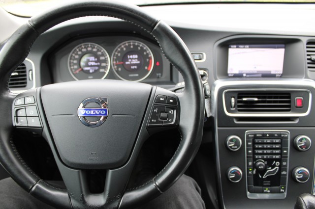 VOLVO V60 1.6 T3 150pk Kinetic ECC/cruise/navi/PDC/trekhaak, Autobedrijf Roetert, Loenen