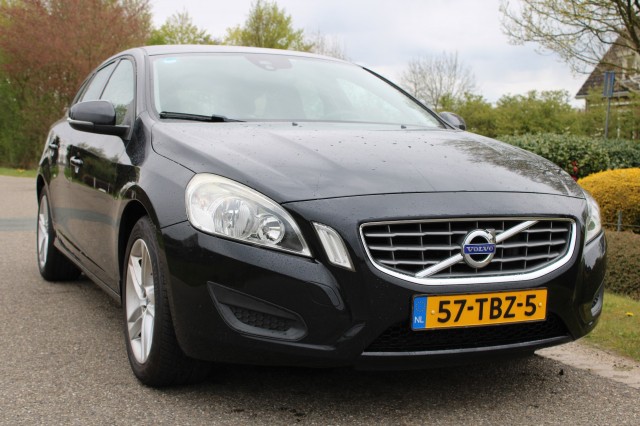 VOLVO V60 1.6 T3 150pk Kinetic ECC/cruise/navi/PDC/trekhaak, Autobedrijf Roetert, Loenen