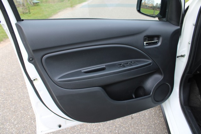 MITSUBISHI SPACE STAR 1.2 intense+ 80pk ECC/BT/Cruise/StartStop, Autobedrijf Roetert, Loenen