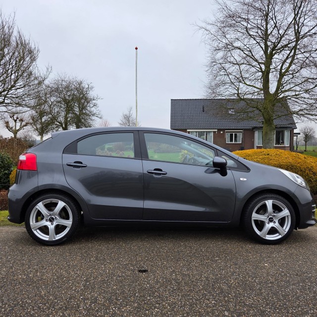 KIA RIO 1.2 CVVT ComfortlL. 86pk 4-cilinder ECC/Cruise, Autobedrijf Roetert, Loenen