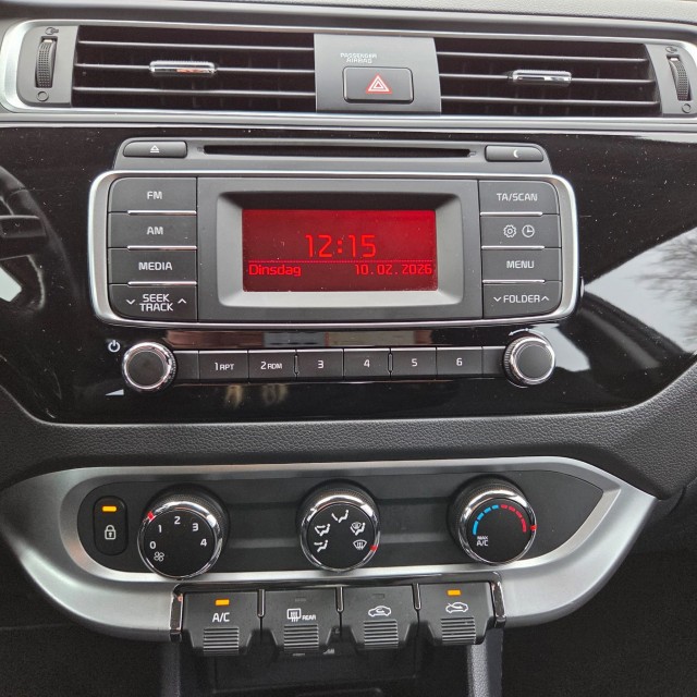 KIA RIO 1.2 CVVT ComfortlL. 86pk 4-cilinder ECC/Cruise, Autobedrijf Roetert, Loenen