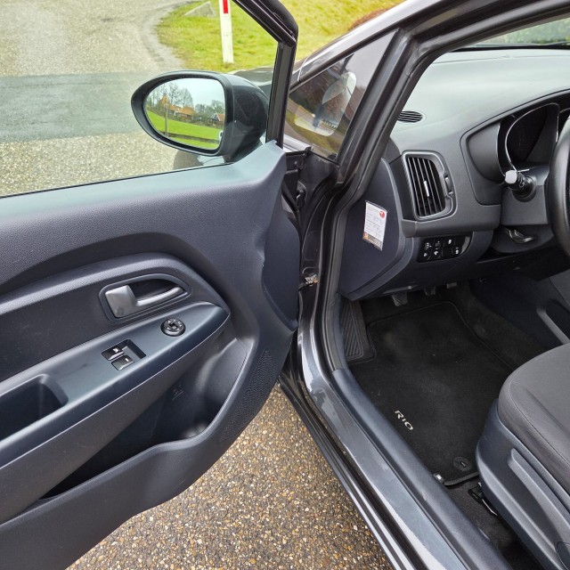 KIA RIO 1.2 CVVT ComfortlL. 86pk 4-cilinder ECC/Cruise, Autobedrijf Roetert, Loenen