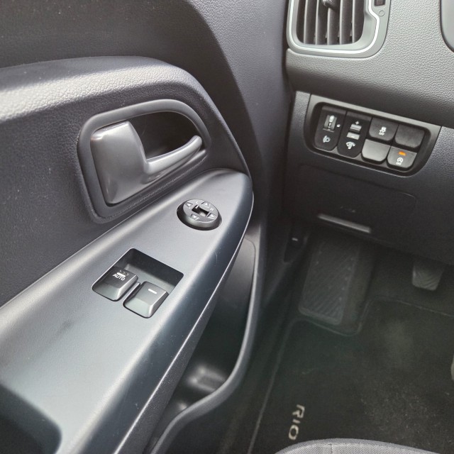 KIA RIO 1.2 CVVT ComfortlL. 86pk 4-cilinder ECC/Cruise, Autobedrijf Roetert, Loenen