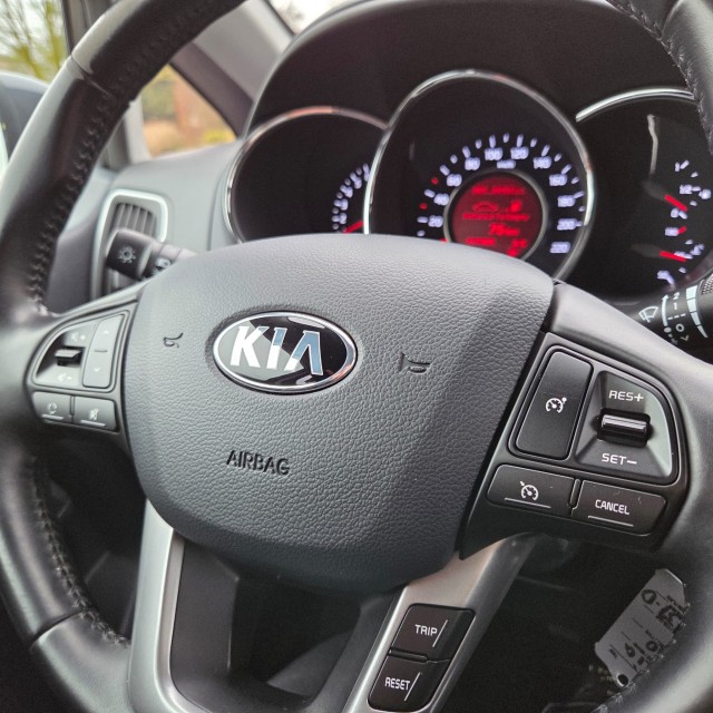 KIA RIO 1.2 CVVT ComfortlL. 86pk 4-cilinder ECC/Cruise, Autobedrijf Roetert, Loenen