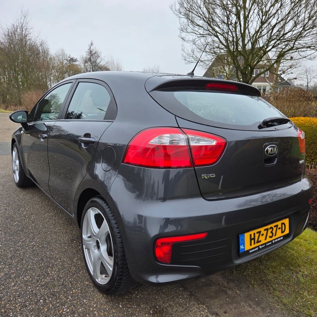 KIA RIO 1.2 CVVT ComfortlL. 86pk 4-cilinder ECC/Cruise, Autobedrijf Roetert, Loenen