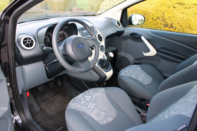 FORD KA 1.2 69pk Cool&Sound airco/elek pakket, Autobedrijf Roetert, Loenen