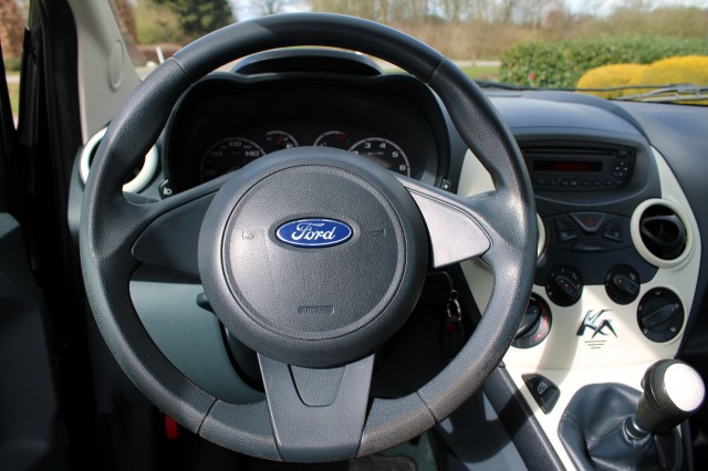 FORD KA 1.2 69pk Cool&Sound airco/elek pakket, Autobedrijf Roetert, Loenen