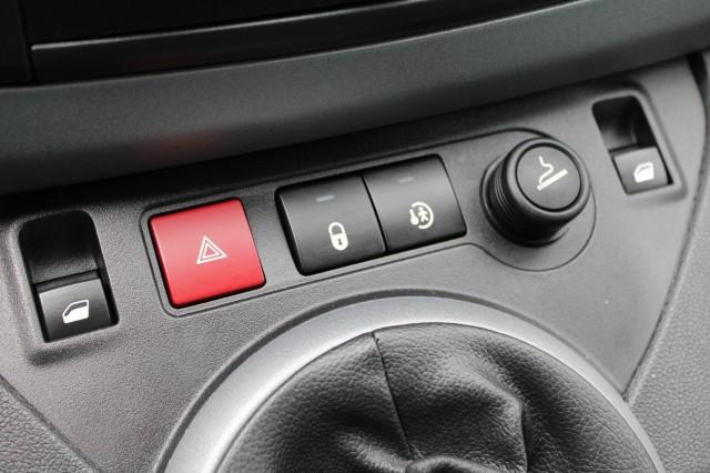 PEUGEOT PARTNER TEPEE 1.2 110pk Puretech Active Airco/Cruise/Navi/Trekhaak, Autobedrijf Roetert, Loenen