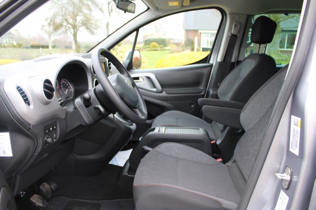 PEUGEOT PARTNER TEPEE 1.2 110pk Puretech Active Airco/Cruise/Navi/Trekhaak, Autobedrijf Roetert, Loenen