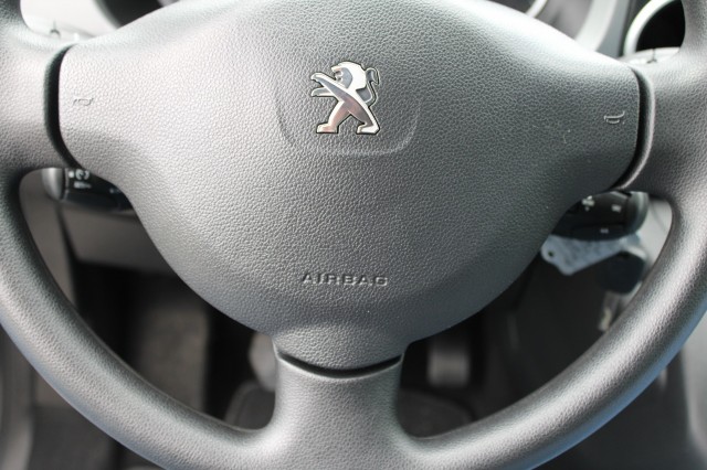 PEUGEOT PARTNER TEPEE 1.2 110pk Puretech Active Airco/Cruise/Navi/Trekhaak, Autobedrijf Roetert, Loenen