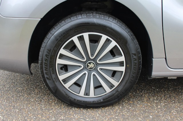 PEUGEOT PARTNER TEPEE 1.2 110pk Puretech Active Airco/Cruise/Navi/Trekhaak, Autobedrijf Roetert, Loenen