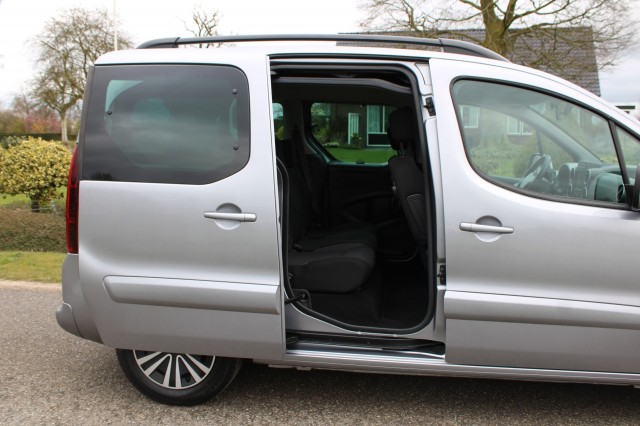 PEUGEOT PARTNER TEPEE 1.2 110pk Puretech Active Airco/Cruise/Navi/Trekhaak, Autobedrijf Roetert, Loenen