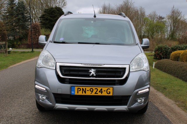 PEUGEOT PARTNER TEPEE 1.2 110pk Puretech Active Airco/Cruise/Navi/Trekhaak, Autobedrijf Roetert, Loenen