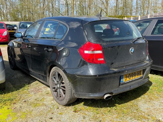 BMW 1-SERIE 118I 143pk Executive ECC/navi/PDC/schuifdak/trekhaak 5-deurs, Autobedrijf Roetert, Loenen