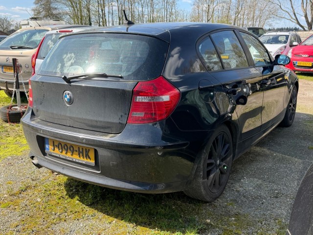 BMW 1-SERIE 118I 143pk Executive ECC/navi/PDC/schuifdak/trekhaak 5-deurs, Autobedrijf Roetert, Loenen