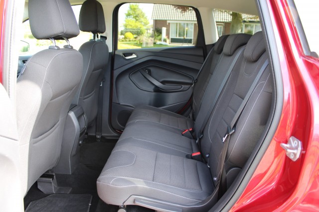 FORD KUGA 1.5 150pk Trend Edition Airco/Cruise/Navi/PDC/Stoelverw/Trekhaak, Autobedrijf Roetert, Loenen
