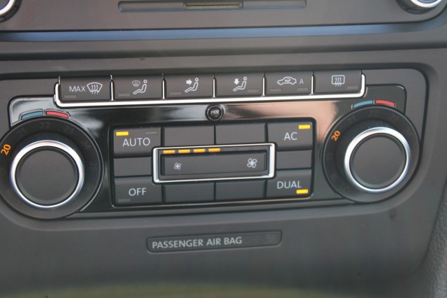 VOLKSWAGEN GOLF Cabriolet 1.2 TSI 105pk BM ECC/Cruise/Navi/PDC/Half leer/NAP, Autobedrijf Roetert, Loenen