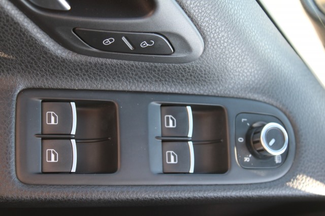 VOLKSWAGEN GOLF Cabriolet 1.2 TSI 105pk BM ECC/Cruise/Navi/PDC/Half leer/NAP, Autobedrijf Roetert, Loenen