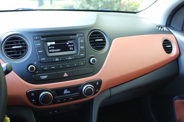 HYUNDAI I10 1.0i 67pk i-Motion Comfort Plus 5-drs ECC/Bluetooth/elek pakket, Autobedrijf Roetert, Loenen