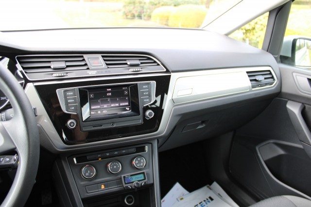 VOLKSWAGEN TOURAN 1.2 TSI 110pk Trendline Airco/Cruise/Trekhaak, Autobedrijf Roetert, Loenen