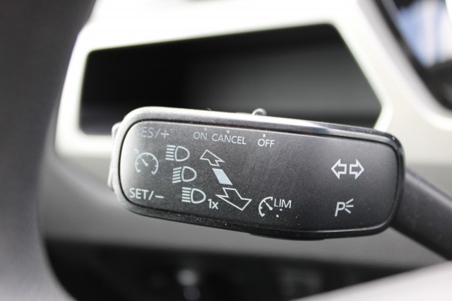 VOLKSWAGEN TOURAN 1.2 TSI 110pk Trendline Airco/Cruise/Trekhaak, Autobedrijf Roetert, Loenen