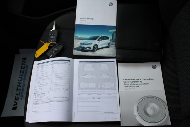 VOLKSWAGEN TOURAN 1.2 TSI 110pk Trendline Airco/Cruise/Trekhaak, Autobedrijf Roetert, Loenen