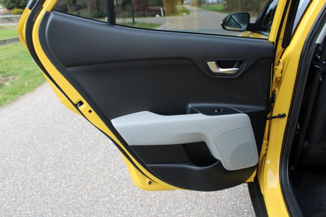 KIA STONIC 1.0 T-GDi 120pk Automaat DynamicLine ECC/Cruise/CarPlay/Android, Autobedrijf Roetert, Loenen