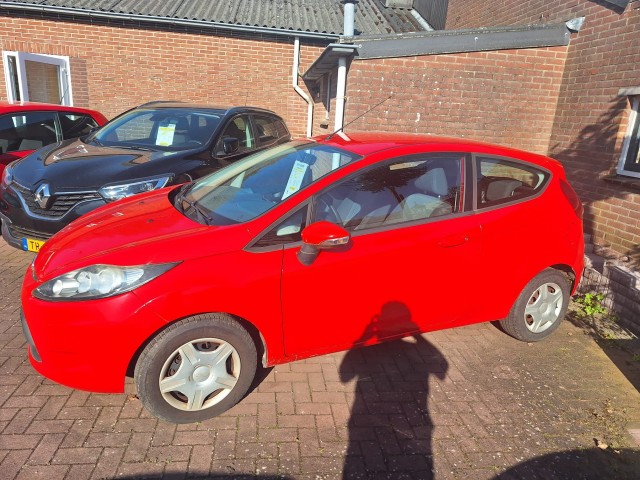 FORD FIESTA 1.25 82pk Trend 3-drs Airco/Trekhaak , Autobedrijf Roetert, Loenen