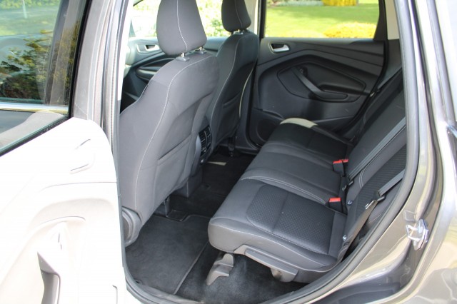 FORD KUGA 1.5 EcoBoost 120pk Trend Ultimate ECC/Cruise/Navi/PDC/CarPlay, Autobedrijf Roetert, Loenen