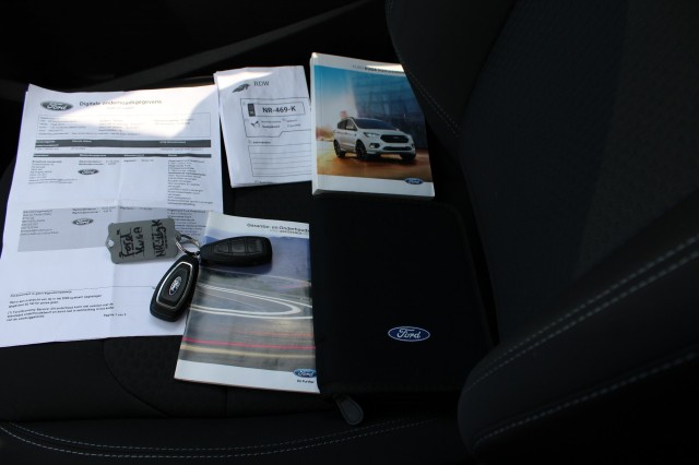 FORD KUGA 1.5 EcoBoost 120pk Trend Ultimate ECC/Cruise/Navi/PDC/CarPlay, Autobedrijf Roetert, Loenen