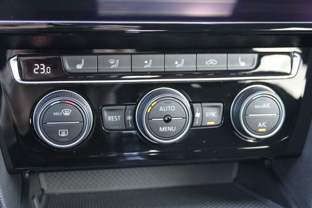 VOLKSWAGEN ARTEON 1.5 TSI Elegance 150pk 4-cilinder ECC/Navi/Cruise/Stoelverw./PDC/Camera, Autobedrijf Roetert, Loenen