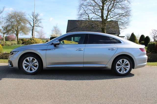 VOLKSWAGEN ARTEON 1.5 TSI Elegance 150pk 4-cilinder ECC/Navi/Cruise/Stoelverw./PDC/Camera, Autobedrijf Roetert, Loenen