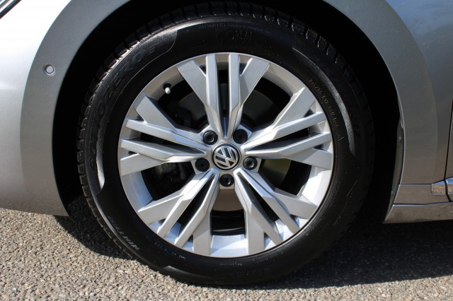 VOLKSWAGEN ARTEON 1.5 TSI Elegance 150pk 4-cilinder ECC/Navi/Cruise/Stoelverw./PDC/Camera, Autobedrijf Roetert, Loenen